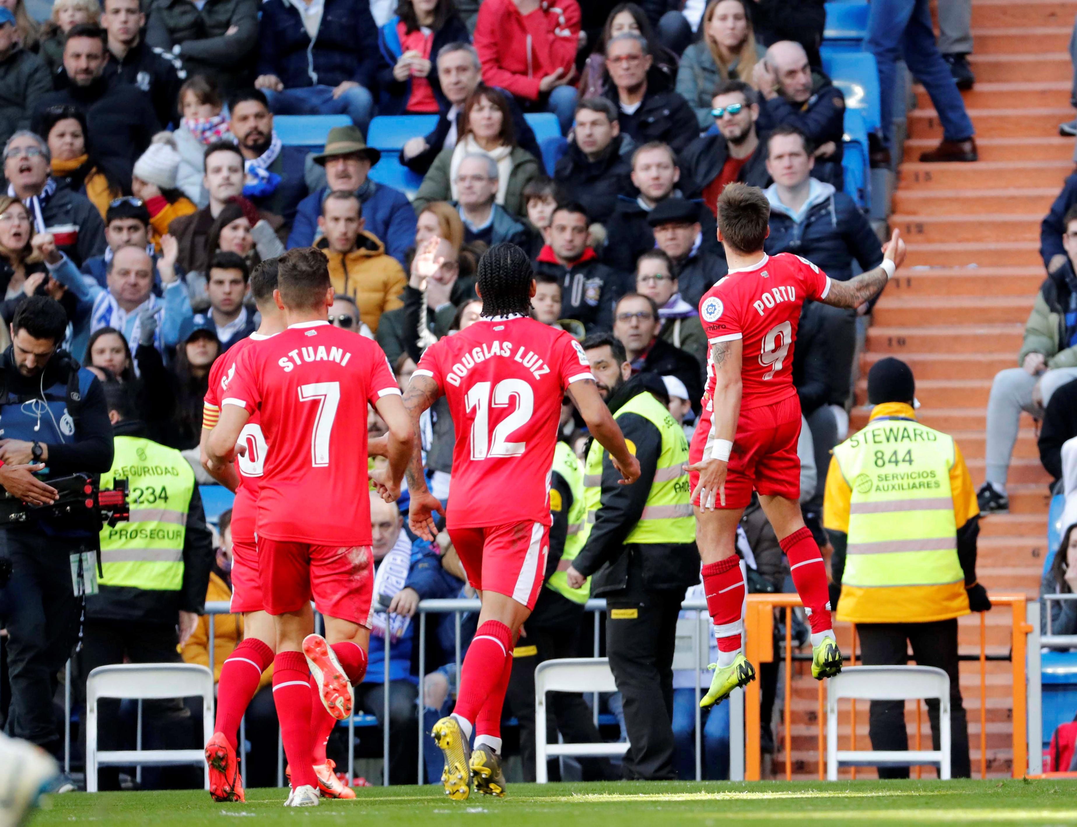 目前效力于 目前效力于